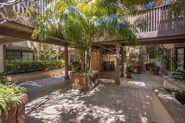 Building Photo - Spacious 2 Bed / 2 Bath Condo in Prime UTC/La Jolla Location!