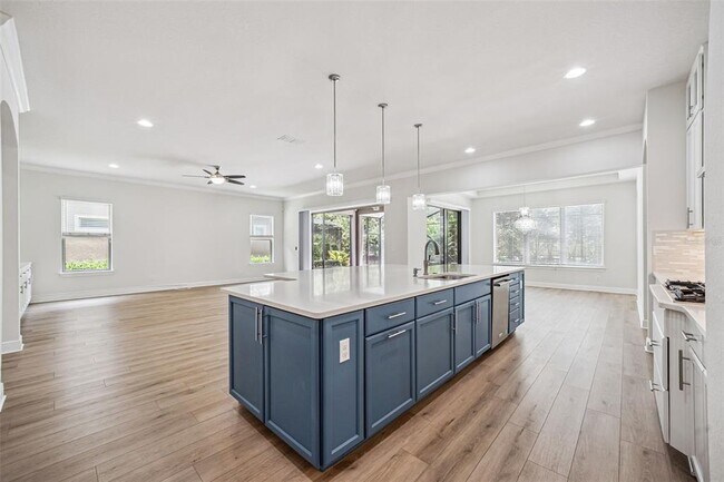 Building Photo - 10819 Savona Way