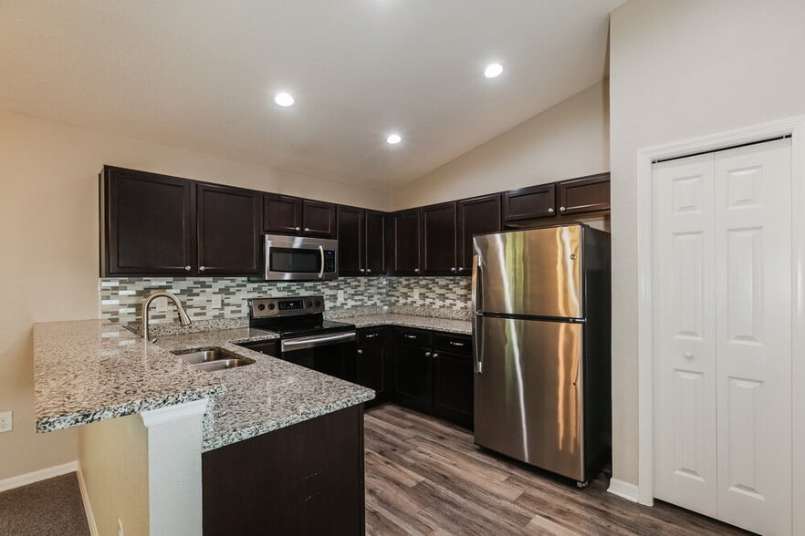 Building Photo - 8006 Brookeshire Dr