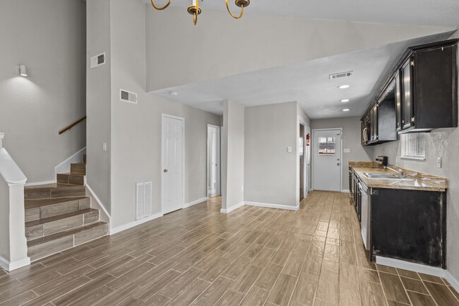 Building Photo - 7823 Bateman Ln