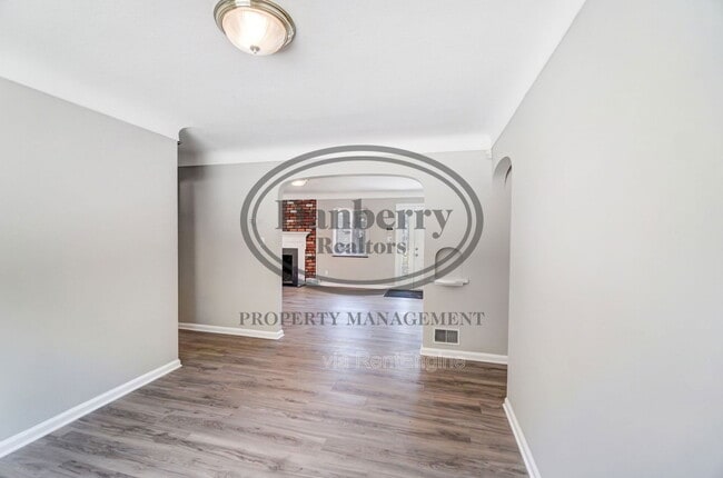 Building Photo - 1133 N Byrne Rd