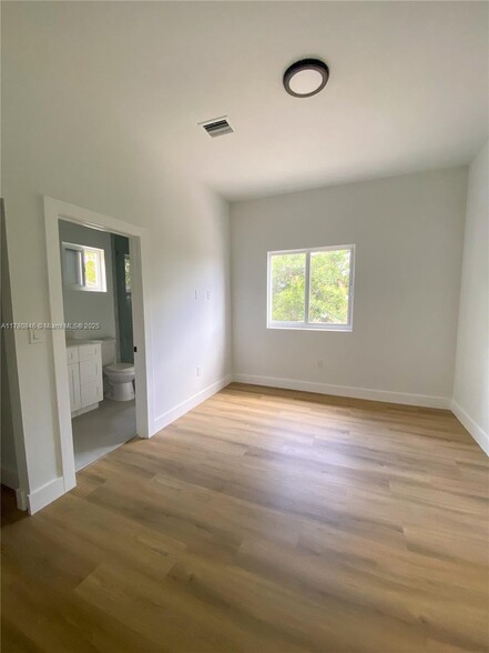 Building Photo - 2121 NW 45th St