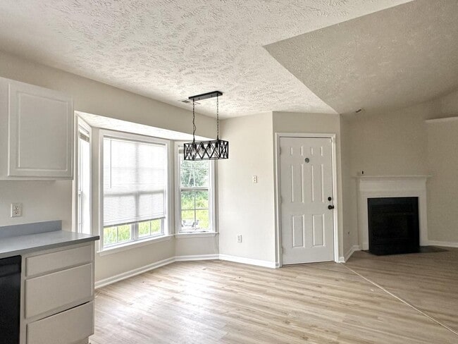 Building Photo - 2517 Forest Lodge Dr