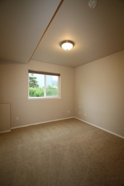 Building Photo - 3 Bedroom South Anchorage Townhouse!