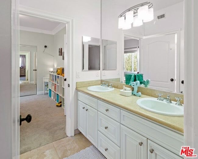 Building Photo - 4513 Tobias Ave