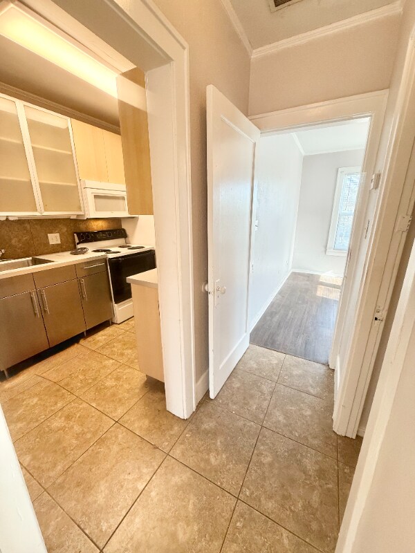 Building Photo - 520 S Fannin Ave