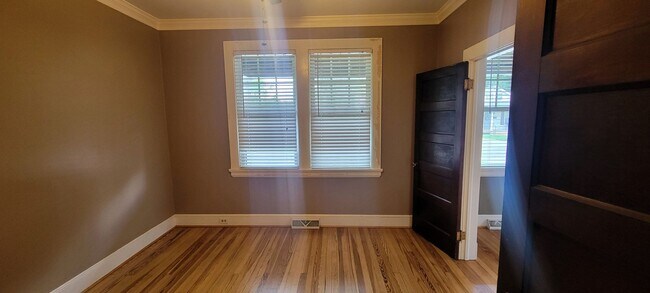 Building Photo - Charming 2 bedroom bungalow in Lakeside/Staples Mill area.
