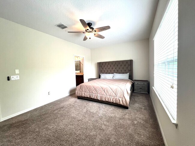 Building Photo - 1043 Taramundi Dr