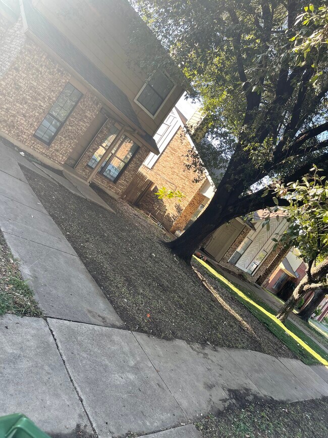 Building Photo - 2332 Sherry St