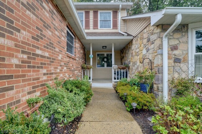 Building Photo - 78 Canterbury Rd