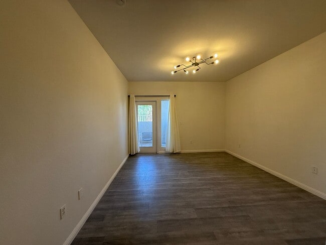 Building Photo - Renovated 2 Bedroom in Summerlin