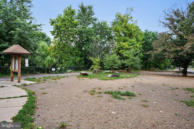 Building Photo - 3028 S Abingdon St