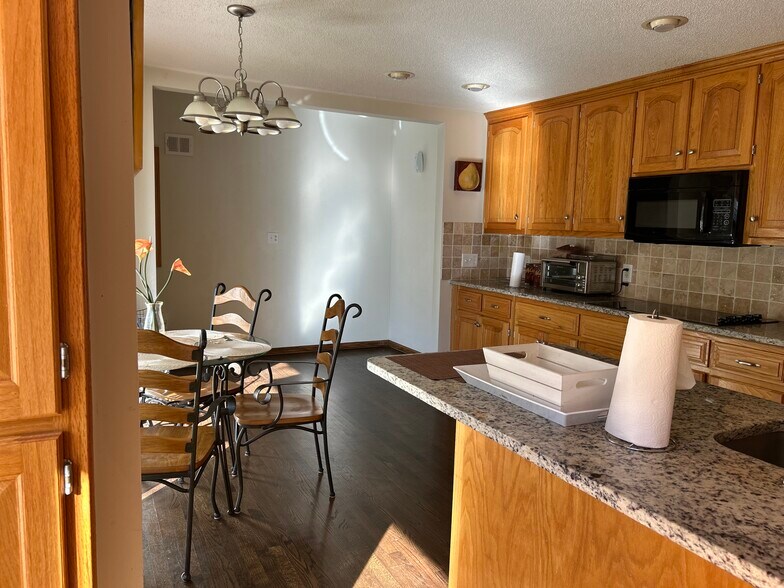 Building Photo - 1205 N Parker St