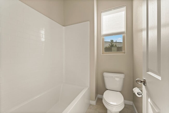 Building Photo - Stunning 5-Bedroom, 4.5-Bath Home in the S...