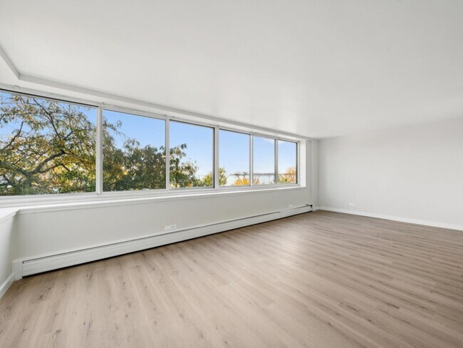 Building Photo - 1440 N Lake Shore Dr