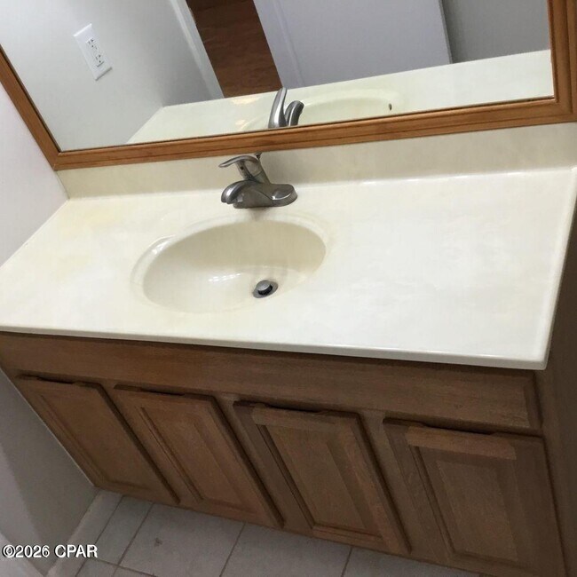 Building Photo - 1025 W 19th St