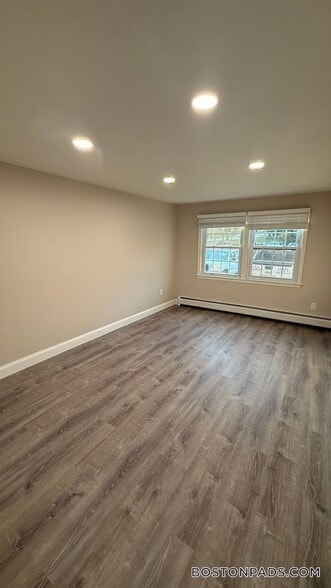 Building Photo - 27 Ridgewood Ln