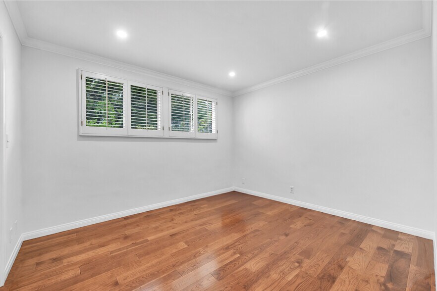 Building Photo - 4722 Forman Ave