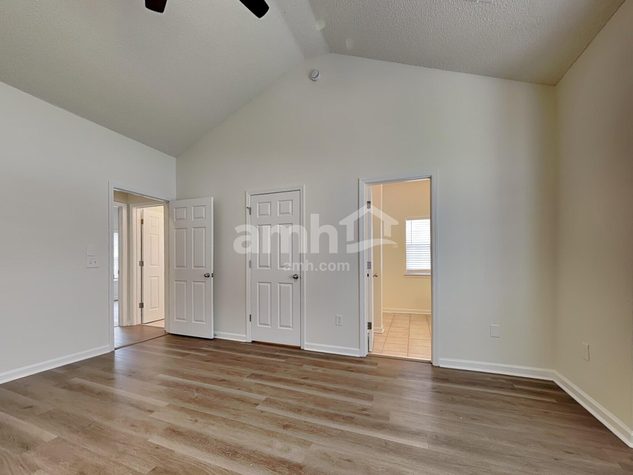 Building Photo - 523 Amsonia Cir