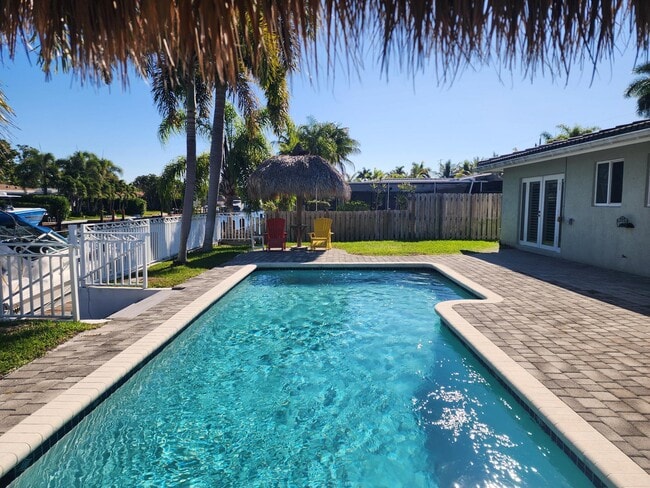 Building Photo - 191 SE 9th Ct