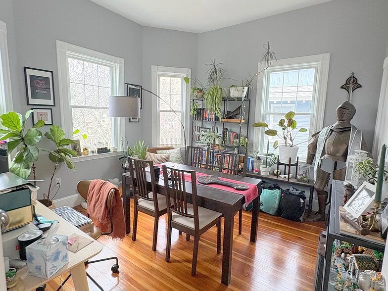 Building Photo - 32 Putnam Ave