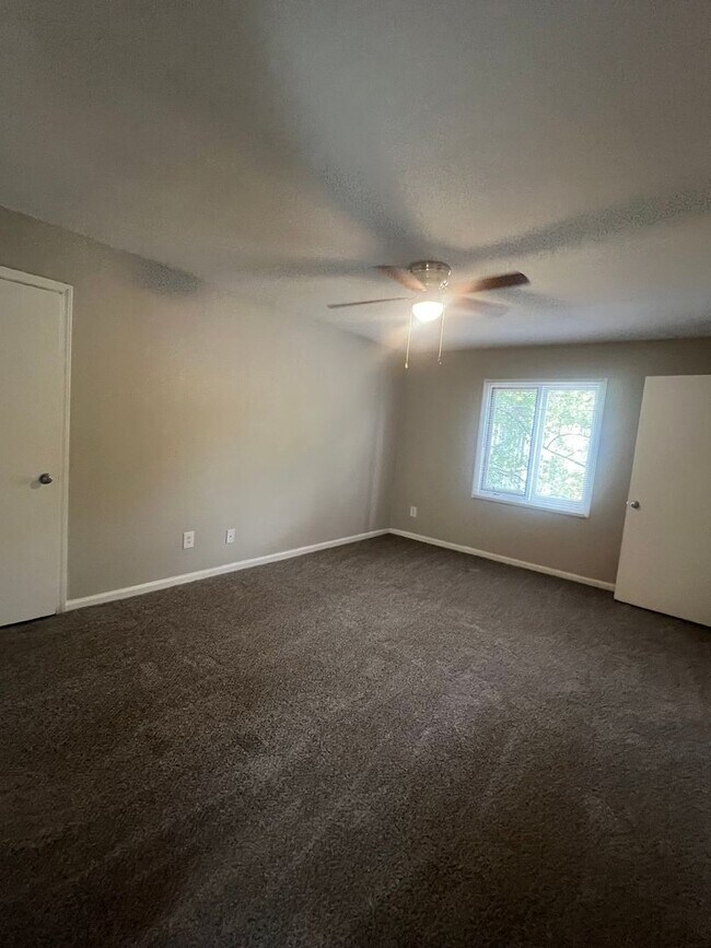 Building Photo - South Charlotte Rental at Sharon Lakes Con...