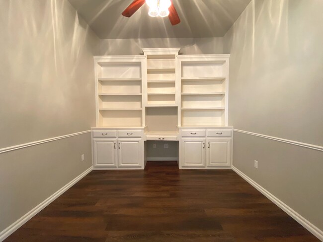 Building Photo - Absolute Dream in NW OKC!!