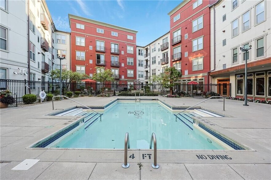 Building Photo - 1000 Providence Pl