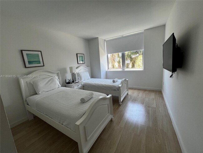 Building Photo - 2600 E Hallandale Beach Blvd