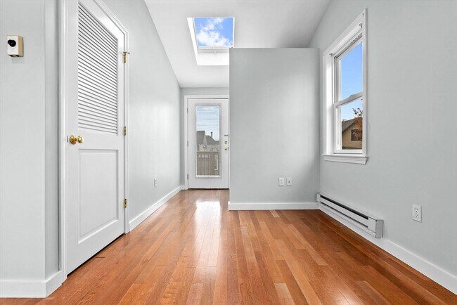 Building Photo - 23 Thorndike St