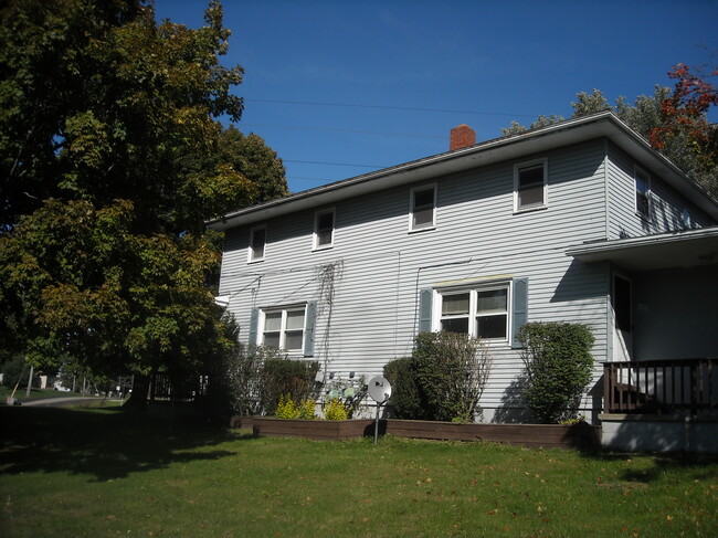 Building Photo - 1907 W Cook Rd