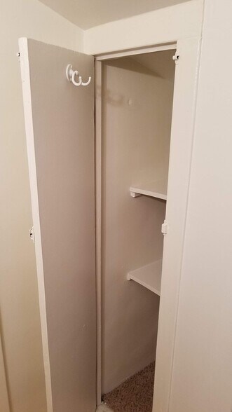 Linen closet in bath 2 - 1937 Meadville St
