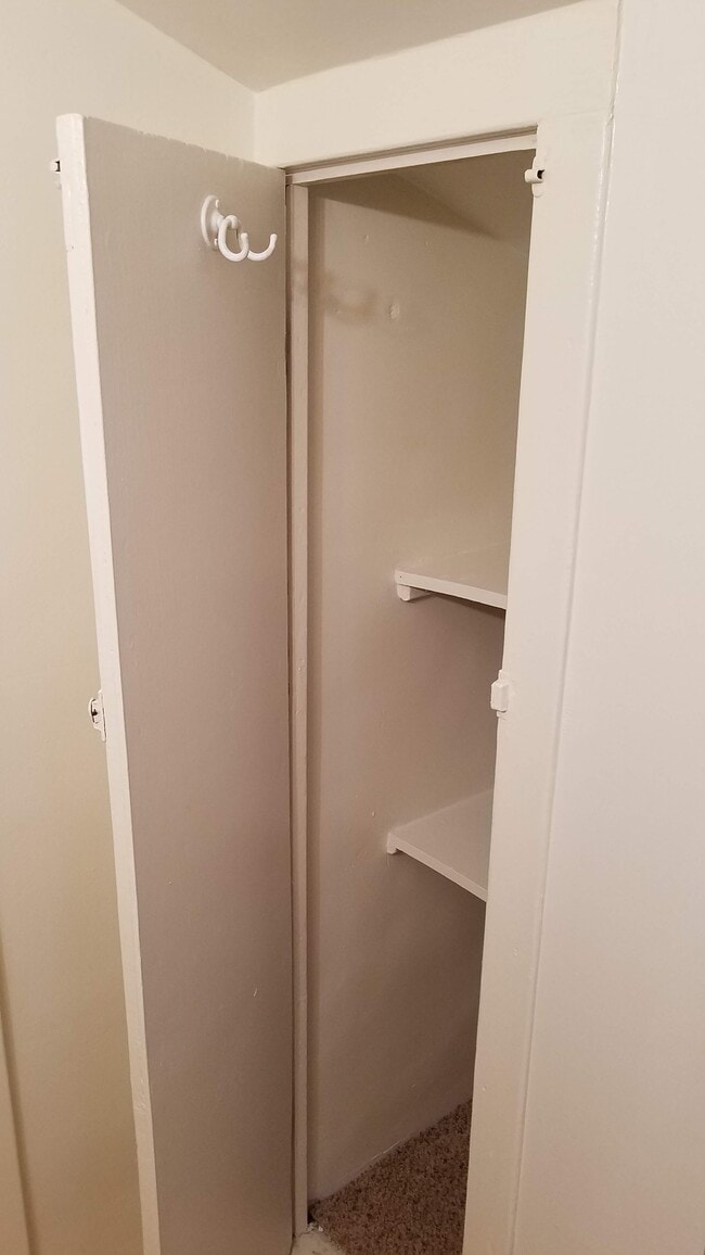Linen closet in bath 2 - 1937 Meadville St