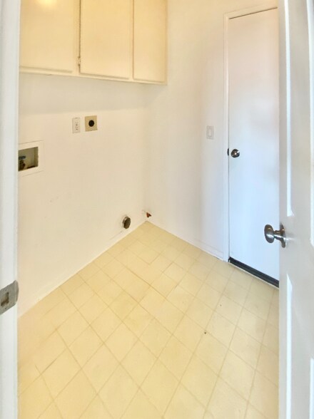 Building Photo - 12160 Dormouse Rd