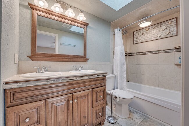 Building Photo - Cute 3 Bedroom 2 Bathroom Home