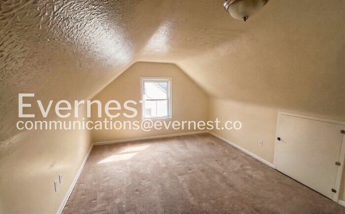 Building Photo - 16913 Lotus Dr