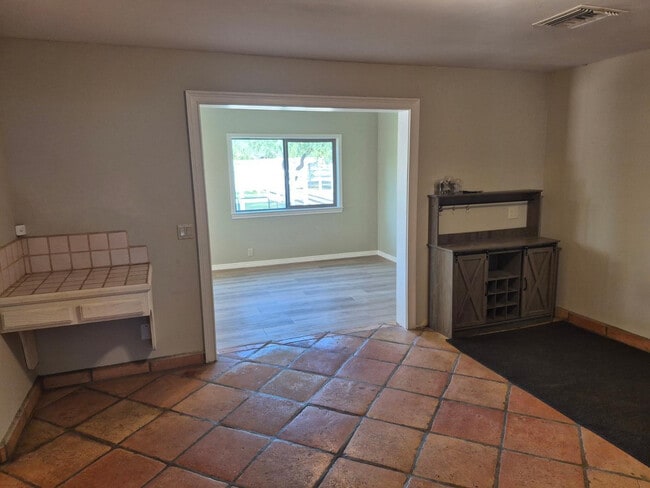 Building Photo - 6740 E Dixileta Dr