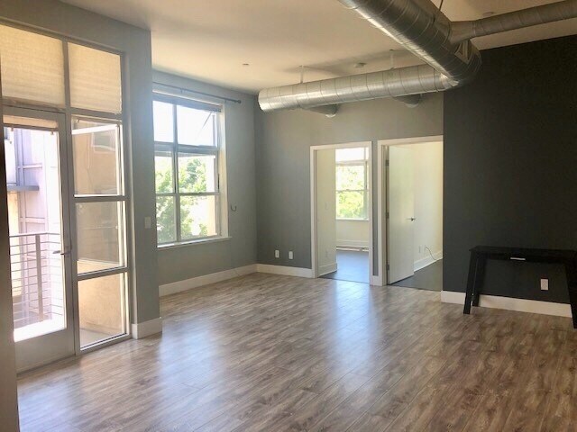 Building Photo - 289 3rd St