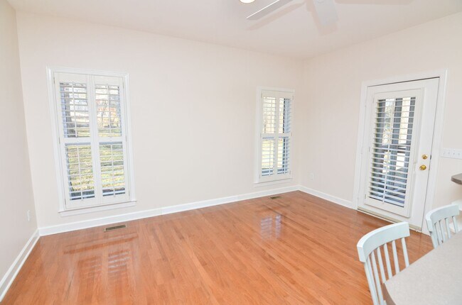 Building Photo - 604 Georgian Way