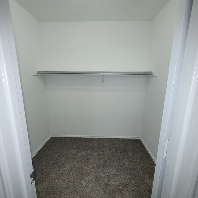 Building Photo - 200 Alpine Dr