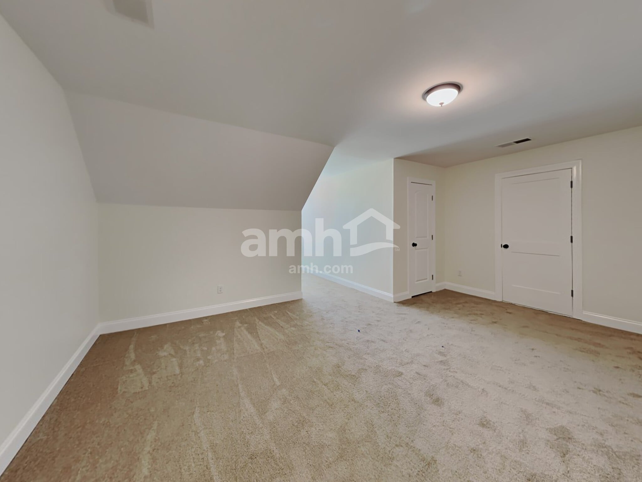 Building Photo - 4130 Vineyard Dr E