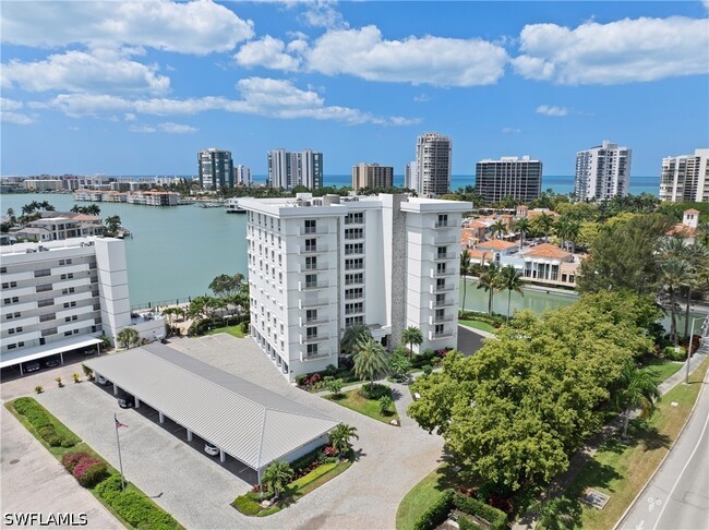 Building Photo - 250 Park Shore Dr