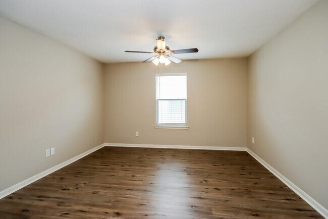 Building Photo - 1063 Shadow Glenn Dr