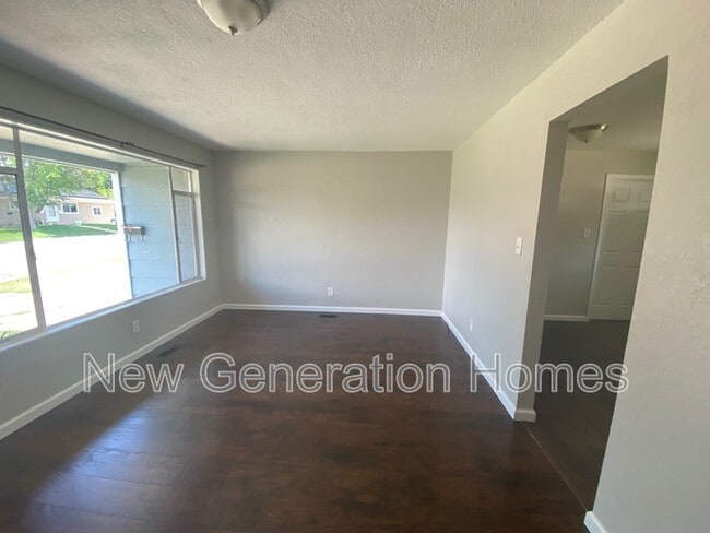 Building Photo - 60 Loch Lomond Ln