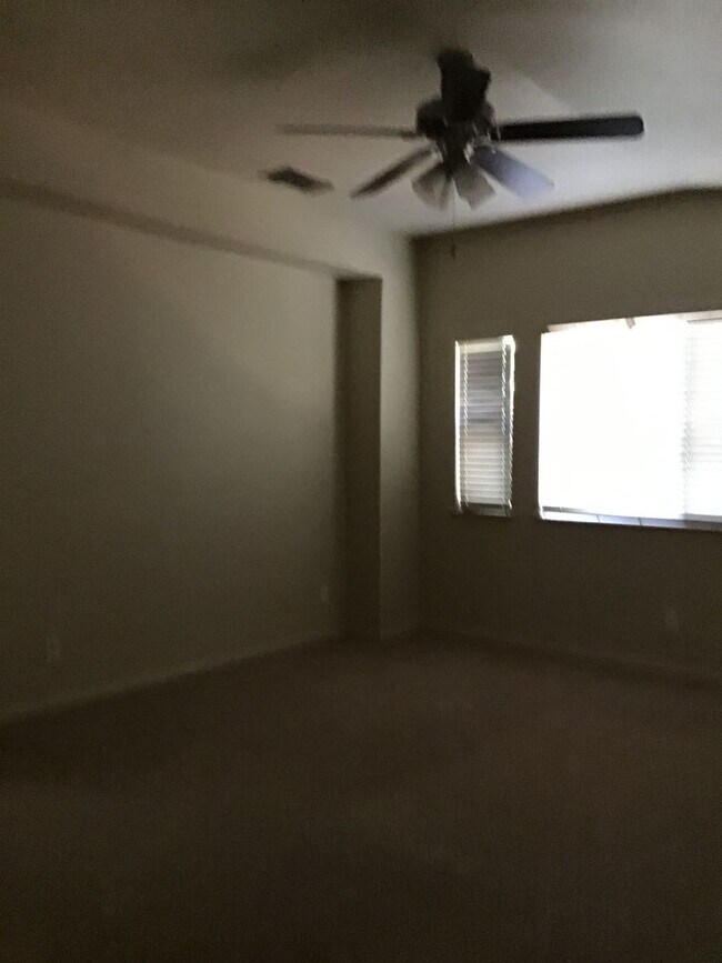 Building Photo - 2109 Buck River St