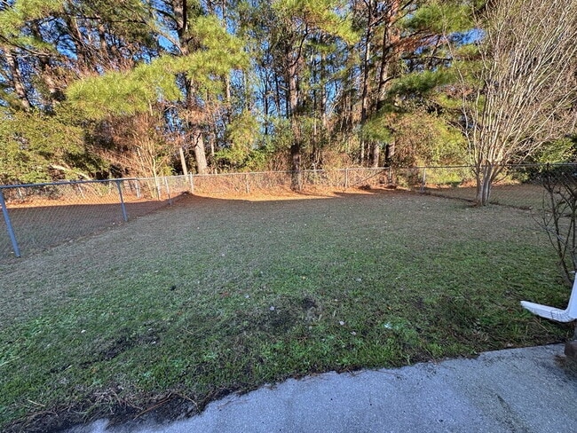 Building Photo - 105 Live Oak Ct