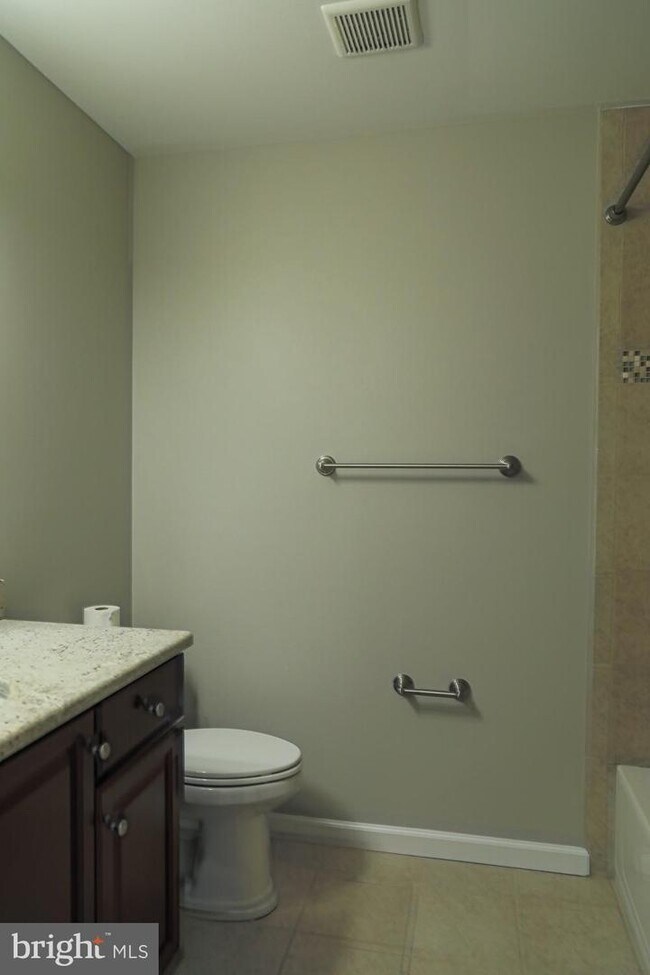 Building Photo - 921 Samantha Cir