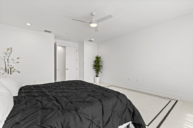 Building Photo - 12884 Wingspan Ct