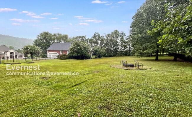 Building Photo - 607 Castle Dr