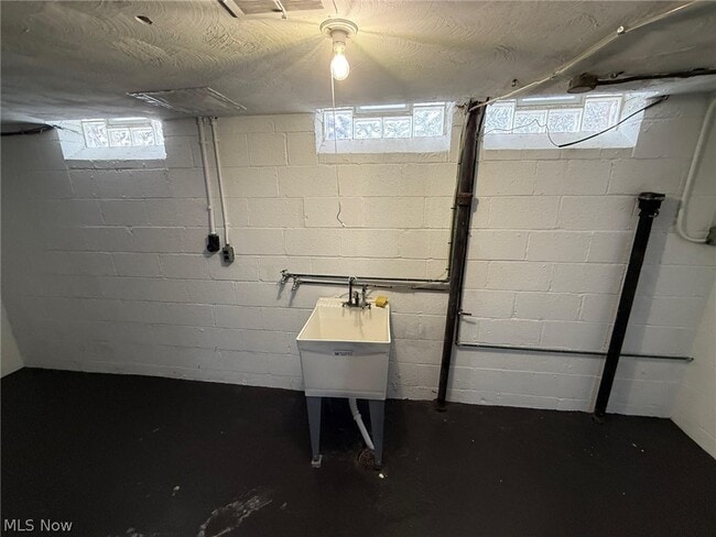 Building Photo - 22350 S Woodland Rd